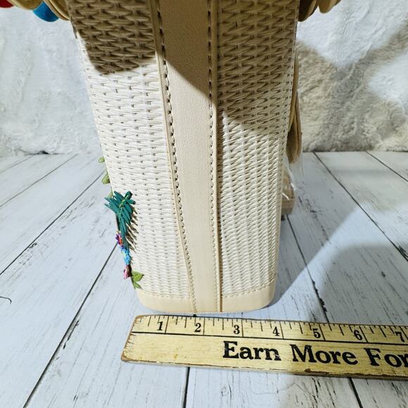 NWT Vendula Tiki Bar Grab Bag Rare Retired Beige 9"x11" Straw Crossbody Vegan - Picture 15 of 16